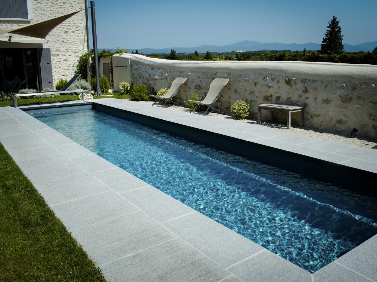Piscine béton contemporaine réalisée par AT Piscines
